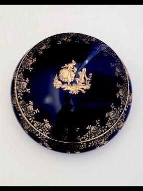 Vintage Royal Limoges Castel France 22kt Gold Round Trinket Box